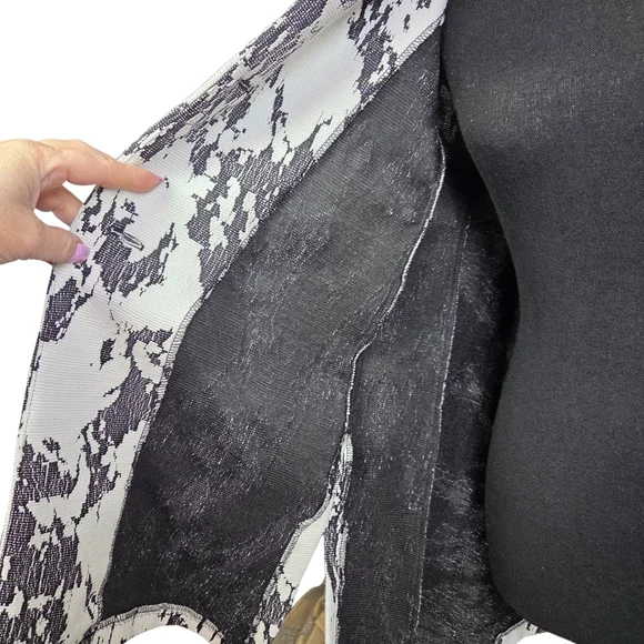 Joseph Ribkoff Black and White Abstract Jacquard Knit Blazer Size 8 - Picture 3 of 5